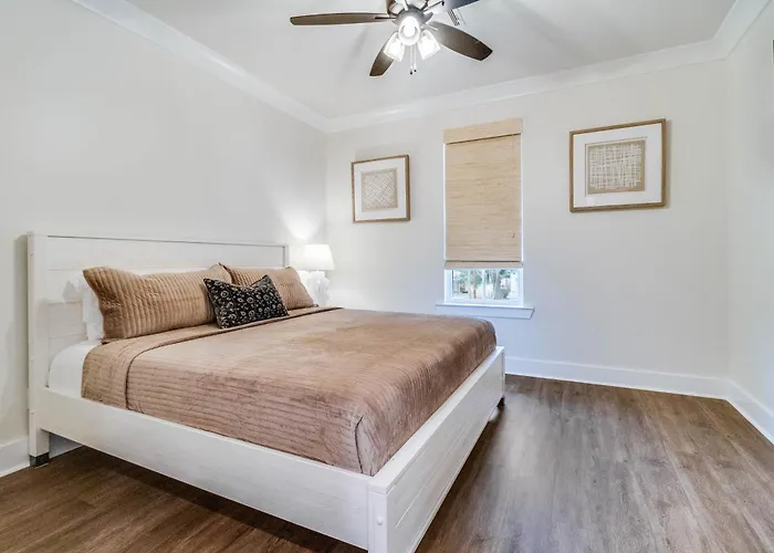 Brand New Designer Townhome In The Middle Of Town Apartment *