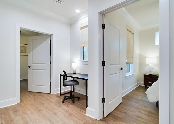 Brand New Designer Townhome In The Middle Of Town Apartment