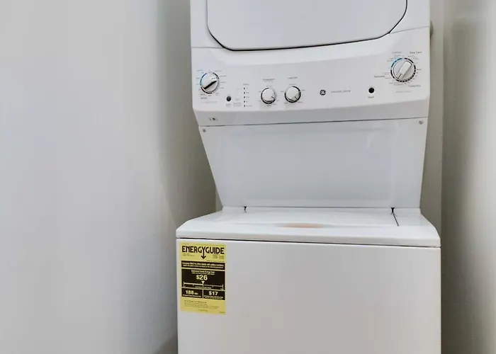 Brand New Designer Townhome In The Middle Of Town Apartment *